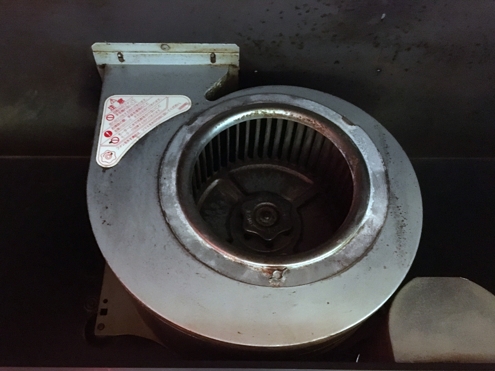レンジフード 換気扇 のベアリングを交換して金切り音を修理する